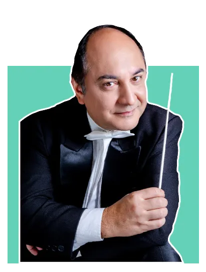 Maestro Sandro Ribeiro segurando a batuta de regência