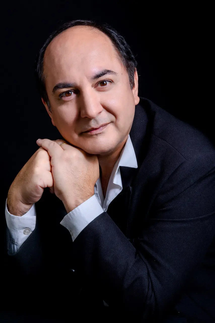 Retrato do Maestro Sandro Ribeiro, multi-instrumentista formado pela USP
